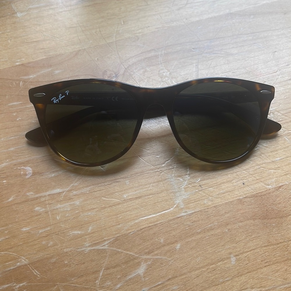 Brand new! Ray-Ban Women’s Sunglasses Polarized